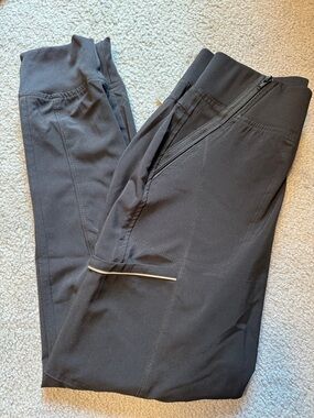 Women’s black jogger scrubs